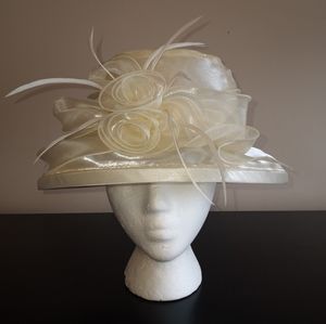 100% Organza Soft Yellow Hat
